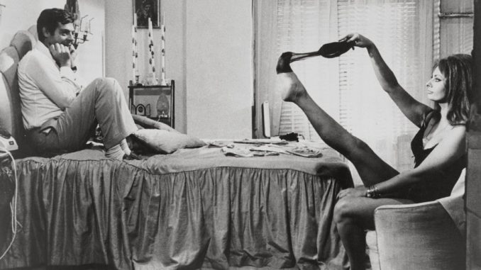 SPOGLIARELLO DI SOPHIA LOREN NEL FILM "IERI, OGGI, DOMANI". SPOGLIARELLO DI SOPHIA LOREN NEL FILM "IERI, OGGI, DOMANI".