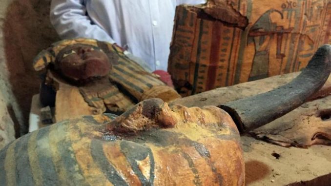 Luxor, scoperte sei nuove mummie sepolte nei sarcofagi mummie