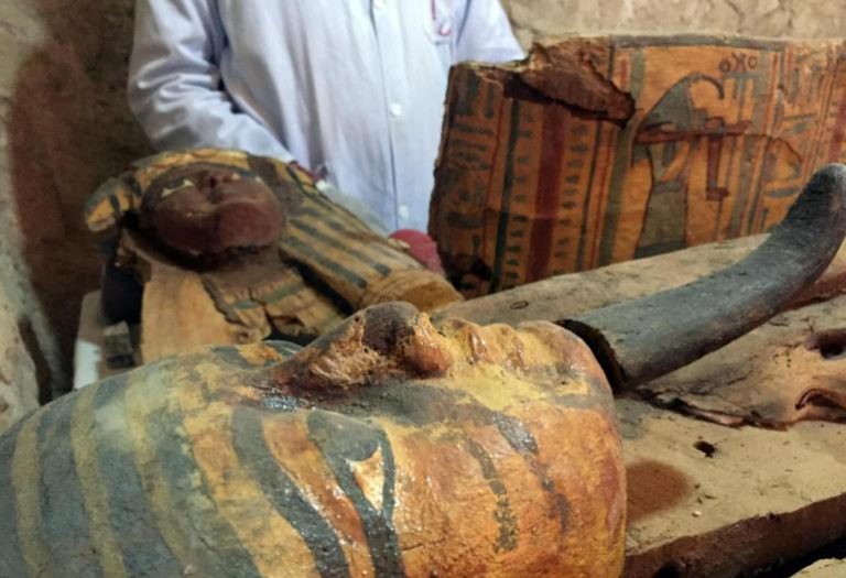 Luxor, scoperte sei nuove mummie sepolte nei sarcofagi mummie