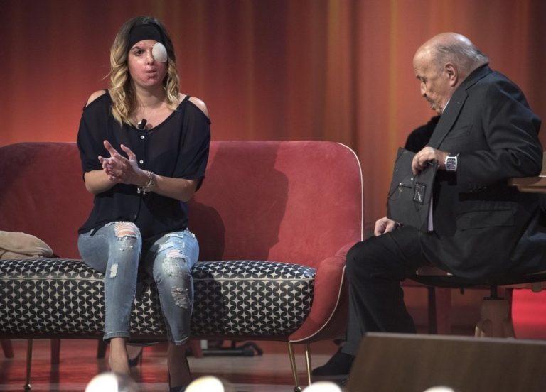 Gessica Notaro al Maurizio Costanzo Show: "Ecco il mio volto" Gessica Notaro
