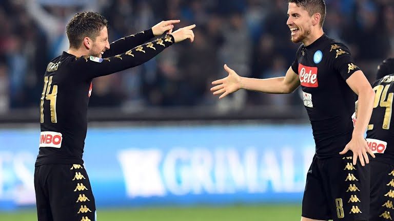 Napoli-Udinese 3-0: le distanze si accorciano per i partenopei Napoli-Udinese 3-0: le distanze si accorciano per i partenopei