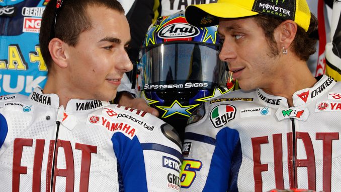 MotoGP: una petizione per dare il titolo 2015 a Rossi e toglierlo a Lorenzo MotoGP: una petizione per dare il titolo 2015 a Rossi e toglierlo a Lorenzo