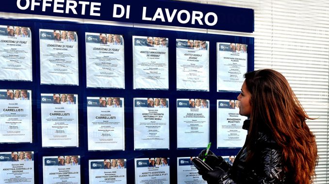 Istat, tasso disoccupazione a febbraio scende all'11,5% Istat, tasso disoccupazione a febbraio scende all'11,5%