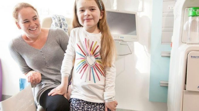 Madre salva la vita a figlia gravemente malata Madre salva la vita a figlia gravemente malata
