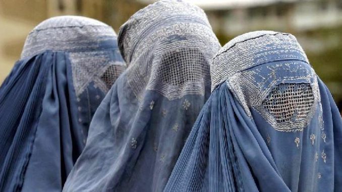 Napoli, 28enne picchiata a sangue dal marito: "Non voleva mettere il burqa" Napoli, 28enne picchiata a sangue dal marito: "Non voleva mettere il burqa"