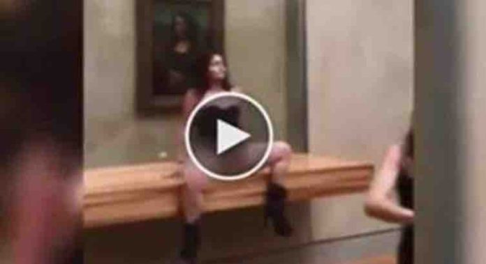 Parigi si spoglia e apre le gambe davanti alla Gioconda spoglia