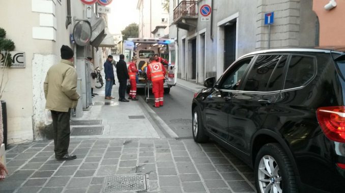 Milano, 52 enne si abbassa i pantaloni e su struscia su 12enne: arrestato struscia