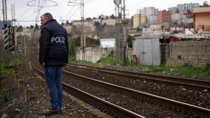 Napoli, 70enne travolto da un treno: muore sul colpo