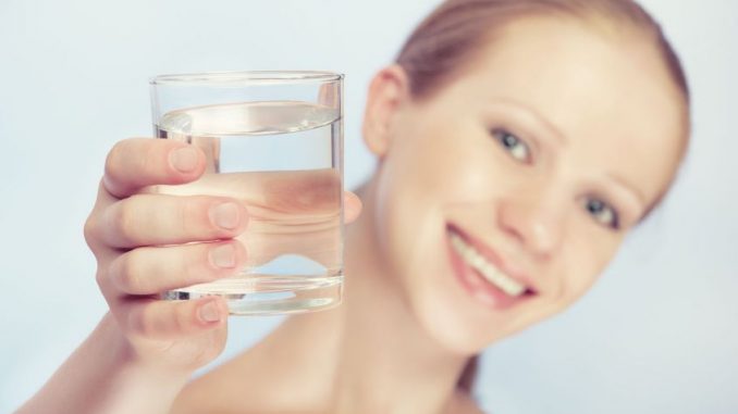 Due bicchieri Acqua per dimagrire