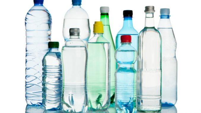 Bottiglie di plastica i rischi di riutilizzarle tante volte rischi