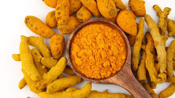 Piperina e curcuma per perdere peso: come scegliere i prodotti Piperina e curcuma