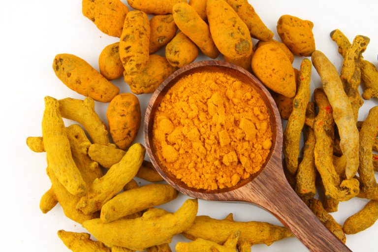 Piperina e curcuma per perdere peso: come scegliere i prodotti Piperina e curcuma