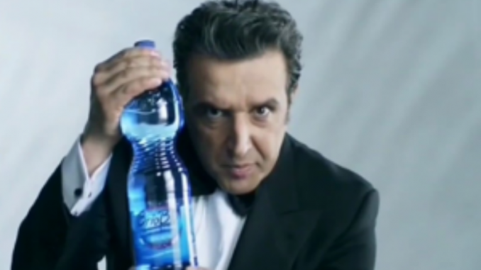 Flavio Insinna Rocchetta sospende spot Brio Blu dopo Striscia sospende