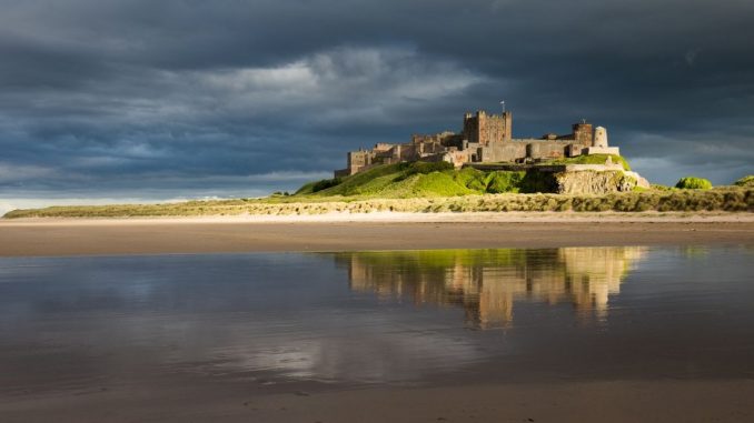 Inghilterra, Bamburgh Castle: la leggendaria fortezza di Sir Lancillotto Inghilterra, Bamburgh Castle: la leggendaria fortezza di Sir Lancillotto