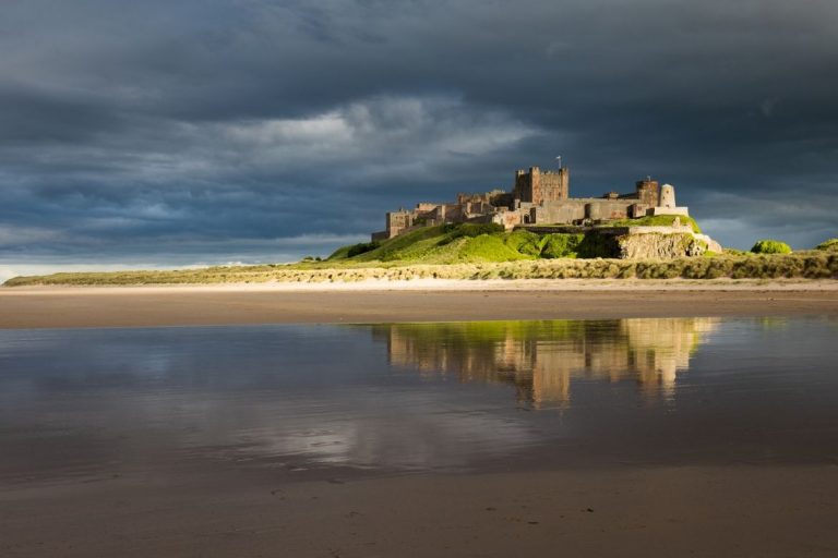 Inghilterra, Bamburgh Castle: la leggendaria fortezza di Sir Lancillotto Inghilterra, Bamburgh Castle: la leggendaria fortezza di Sir Lancillotto