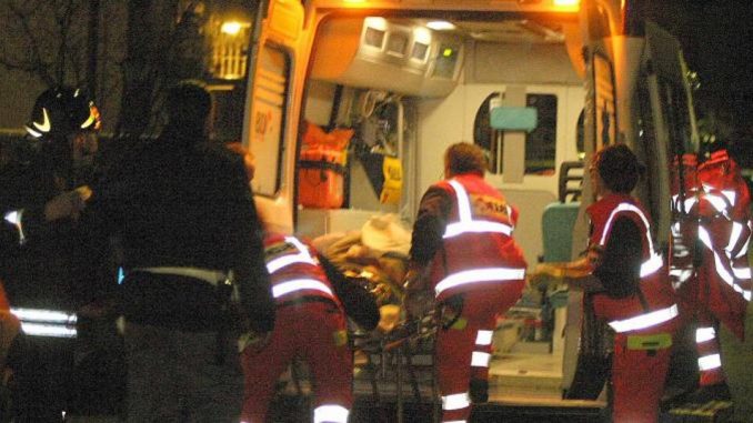 Milano, scontro frontale tra auto: un morto e due feriti frontale