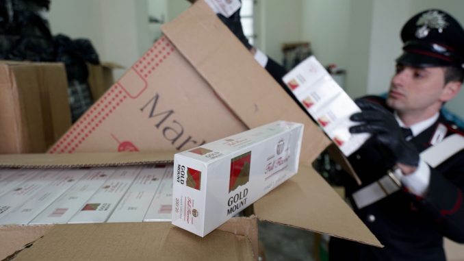 Napoli: sigarette, maxi sequestro dal valore di 100mila euro sigarette