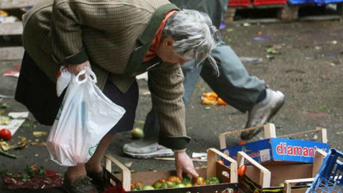 Povertà alimentare: 5 milioni di italiani sono in difficoltà Povertà alimentare: 5 milioni di italiani sono in difficoltà