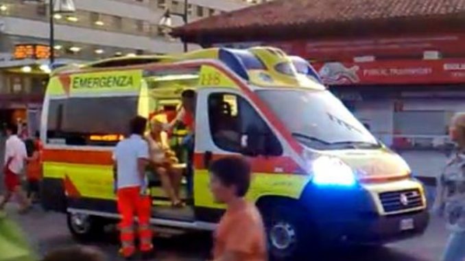 donna si butta dal balcone donna