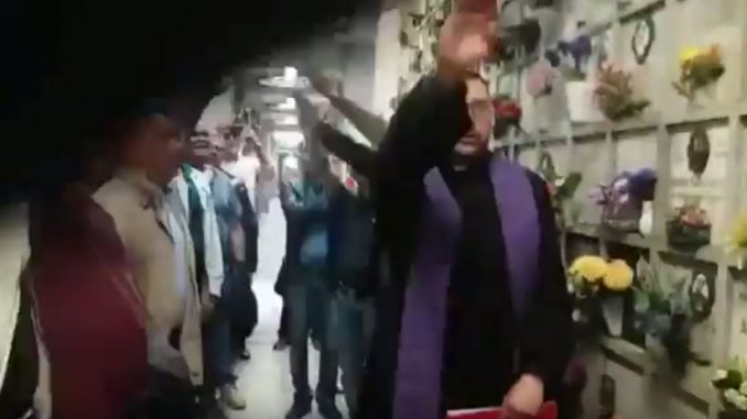 Milano Il saluto fascista