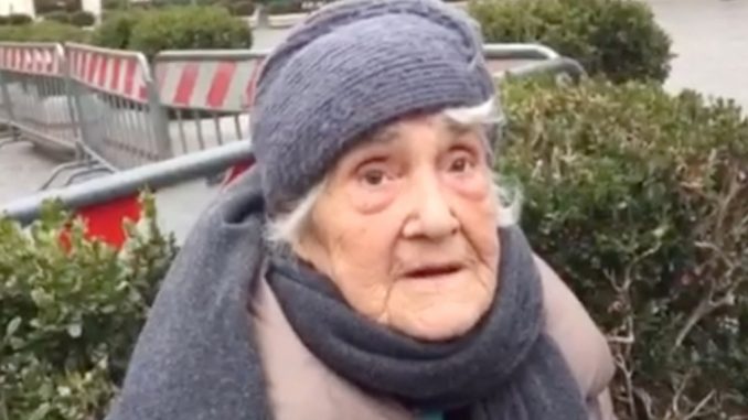 Addio ad Annarella, la nonna trasteverina che bacchettava i politici Addio ad Annarella, la nonna trasteverina che bacchettava i politici