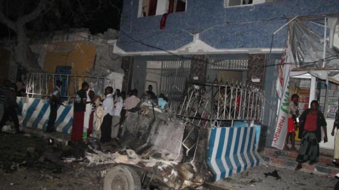 Mogadiscio Attacco in due ristoranti. Ci sono almeno 18 morti attacco
