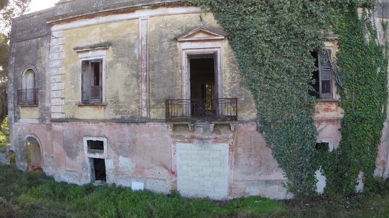 Taranto Villa-masseria abbandonata