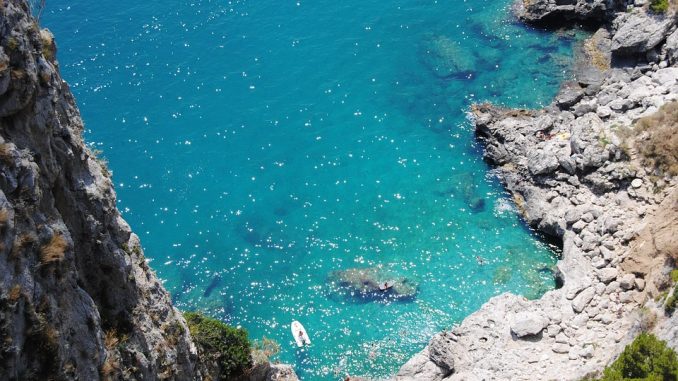 capri-2447994_960_720