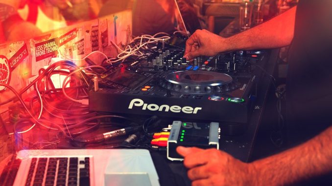 DISCOTECA. DISCOTECA.
