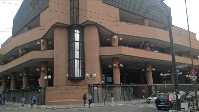 Torino: allarme bomba al Tribunale, due buste di polvere esplosiva Torino: allarme bomba al Tribunale, due buste di polvere esplosiva