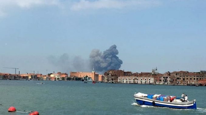 Incendio a Fusina: andato a fuoco l'impianto Eco-ricicli Veritas incendio