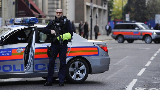 Londra: donna accoltellata da tre ragazze islamiche che inneggiavano ad Allah Londra: donna accoltellata da tre ragazze islamiche che inneggiavano ad Allah