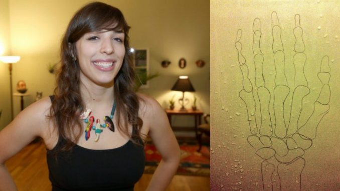 lucy capelli della doccia