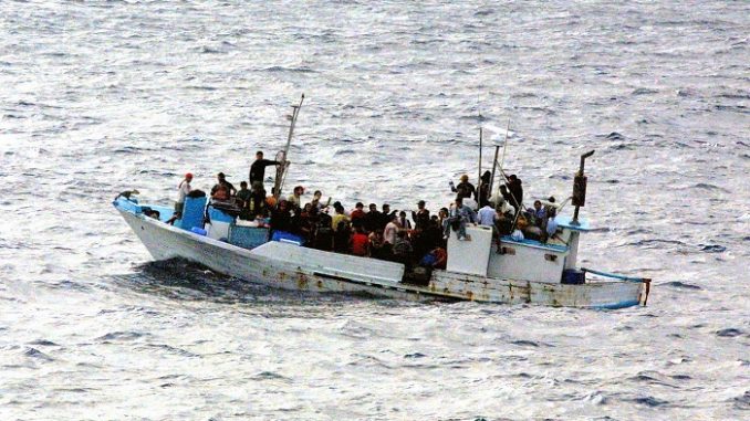 Migranti, possibile blocco navi straniere