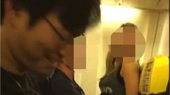 Fanno sesso sul volo Ryanair