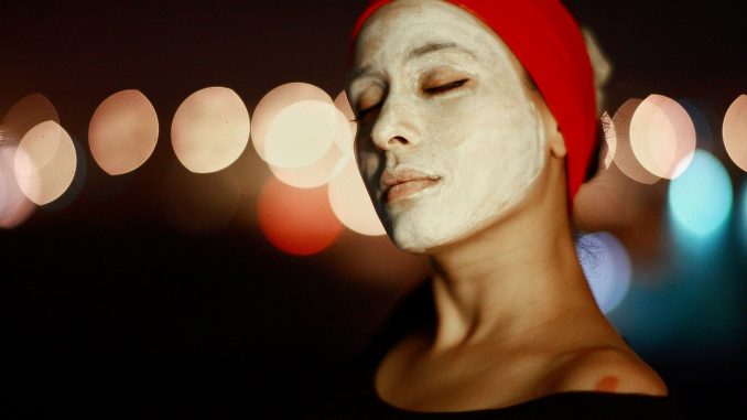 Come eliminare punti neri e brufoli dal viso Black Mask