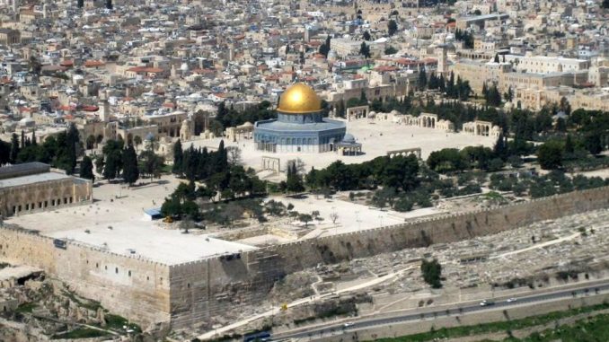 1414746741-spianata-moschee Gerusalemme