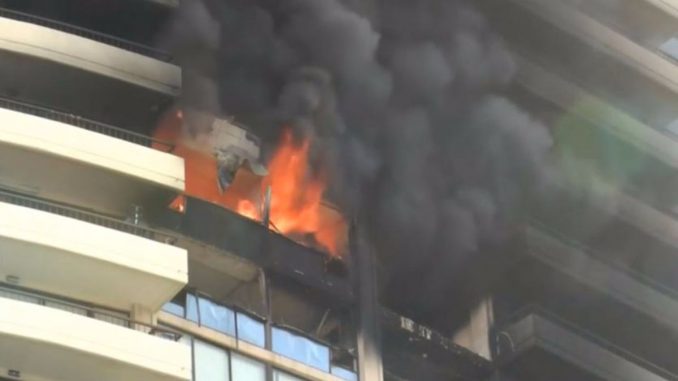 Honolulu, grattacielo va a fuoco: morte 3 persone, dodici ricoverati Honolulu, grattacielo va a fuoco: morte 3 persone, dodici ricoverati