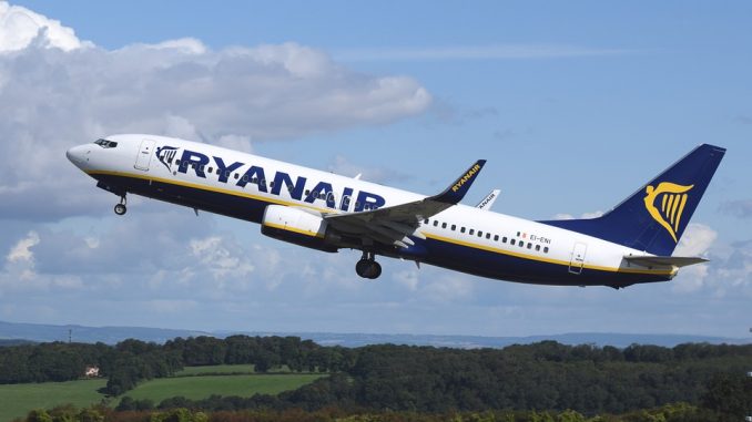 Ryanair, 250mila posti a 9,99 euro in offerta per l'estate Ryanair, 250mila posti a 9,99 euro in offerta per l'estate
