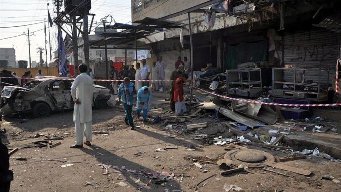 Pakistan, attacco kamikaze dei talebani a Lahore: 26 morti, anche poliziotti Pakistan, attacco kamikaze dei talebani a Lahore: 26 morti, anche poliziotti
