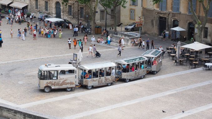 Avignone: spari davanti alla moschea, 8 feriti Avignone: spari davanti alla moschea, 8 feriti