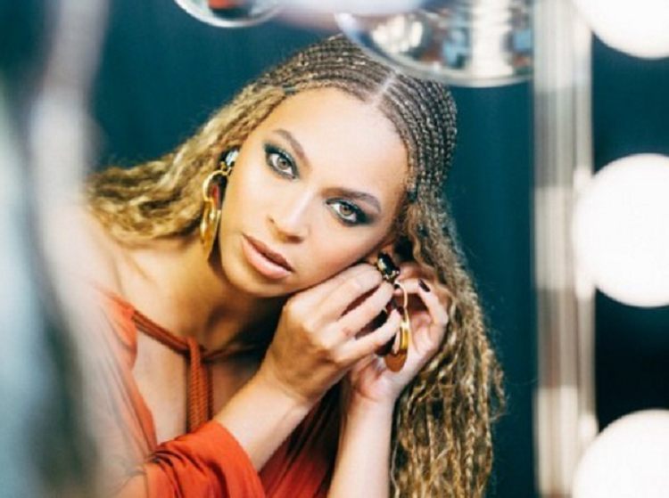 Beyonce presenta i suoi gemelli: ecco la foto Beyoncè
