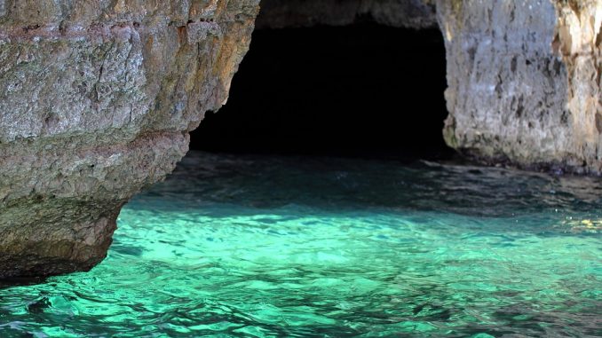 cave-1841175_960_720 mare più bello