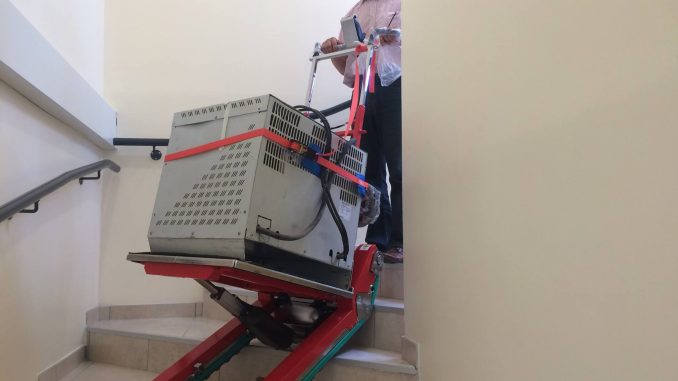 Come trasportare merce per le scale: strumenti utili come trasportare