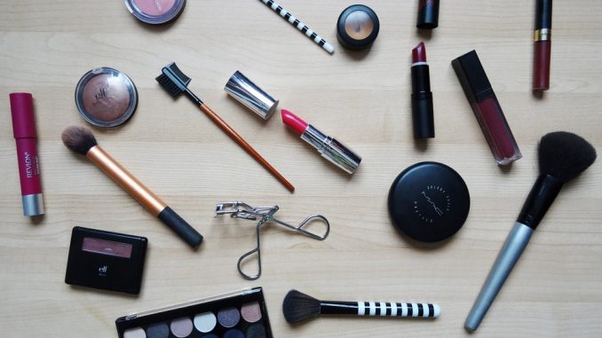 makeup-2454659_960_720