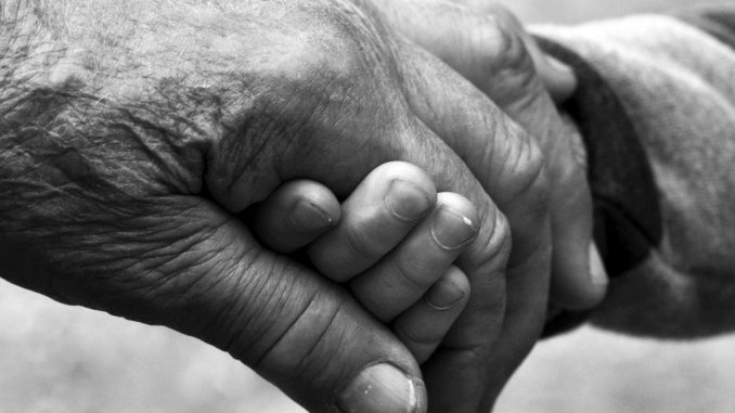 I segni del tempo che passa sono i primi a comparire sulla pelle e segnano il cambiamento del nostro corpo. Ma ecco come prevenirli con rimedi naturali. I segni del tempo che passa sono i primi a comparire sulla pelle e segnano il cambiamento del nostro corpo. Ma ecco come prevenirli con rimedi naturali.