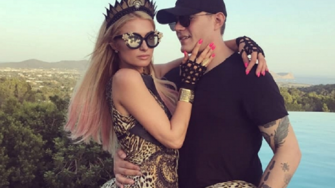 Paris hilton ed il suo selfie da gattina Paris Hilton