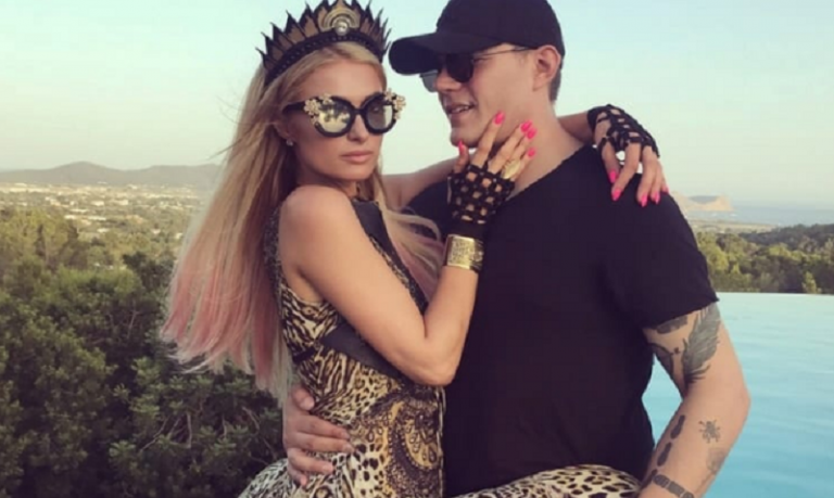 Paris hilton ed il suo selfie da gattina Paris Hilton