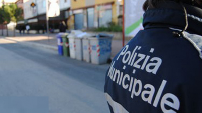 Diritto alla casa: occupato Comune di Napoli, ferito agente diritto alla casa