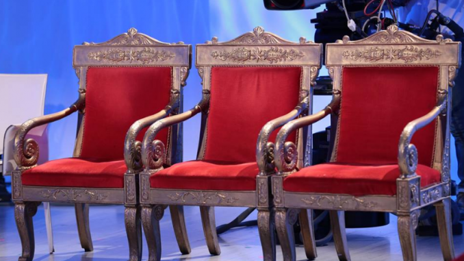 Uomini e Donne, Maria De Filippi cancella il trono gay: gli indizi Uomini e Donne